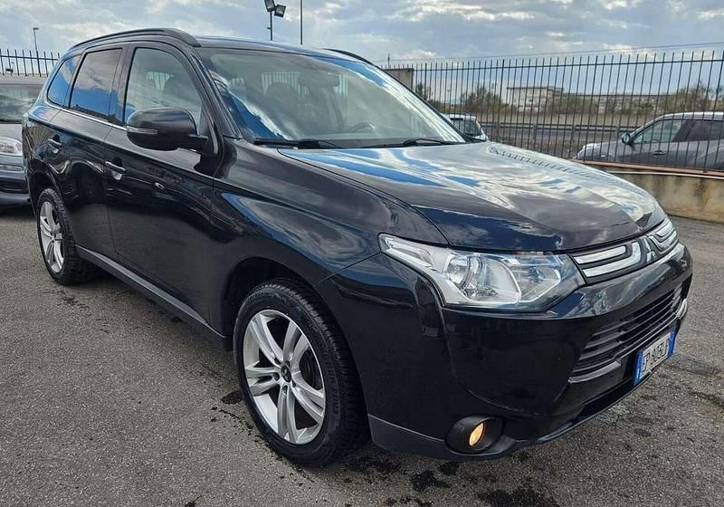 Usata Mitsubishi Outlander Intense 150 CV (110 kW) 2013 Nero SUV