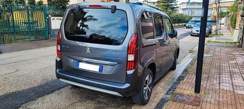 Usata Peugeot Rifter Active 131 CV (96 kW) 2019 Grigio Monovolume