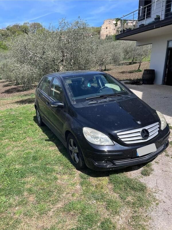 Usata Mercedes B180 109 CV (80 kW) 2010 Nero Monovolume
