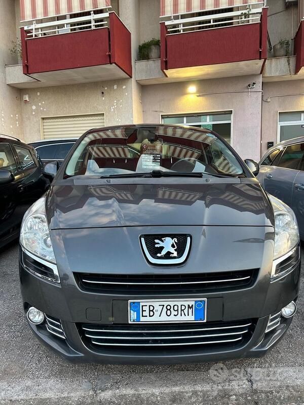 Nero Usata 2010 Peugeot 5008 Premium Monovolume | 4800 € (Molto cara) - Immagine 1/4