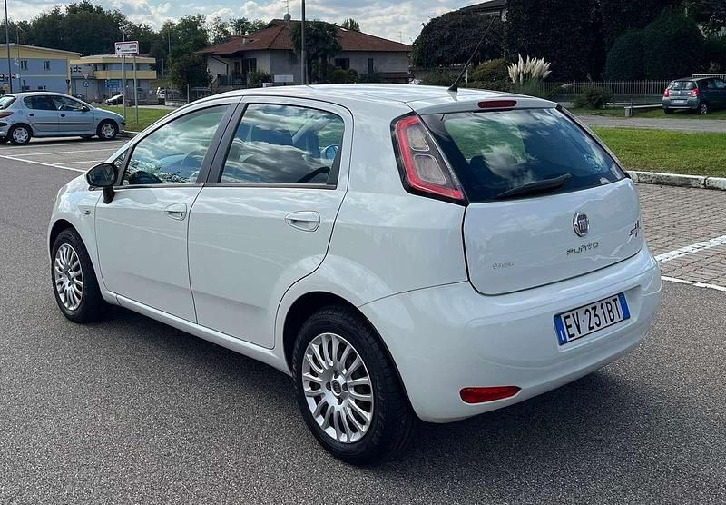 Usata Fiat Punto Lounge 75 CV (55 kW) 2014 Bianco Utilitaria