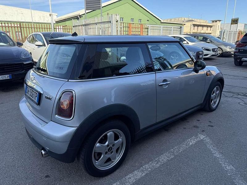 Usata Mini ONE 95 CV (69 kW) 2007 Argento Utilitaria