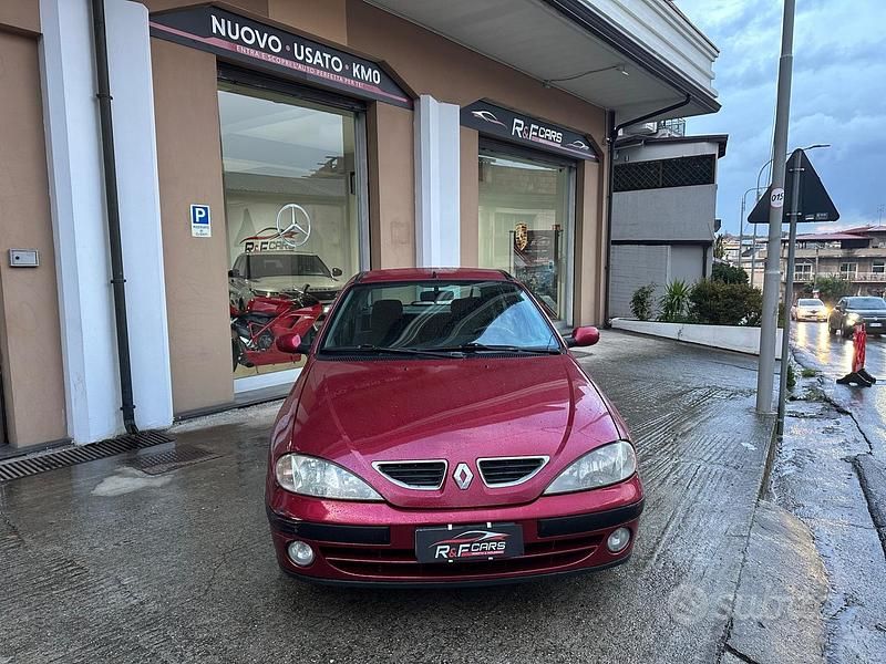 Usata Renault Mégane 97 CV (71 kW) 1999 Rosso Berlina