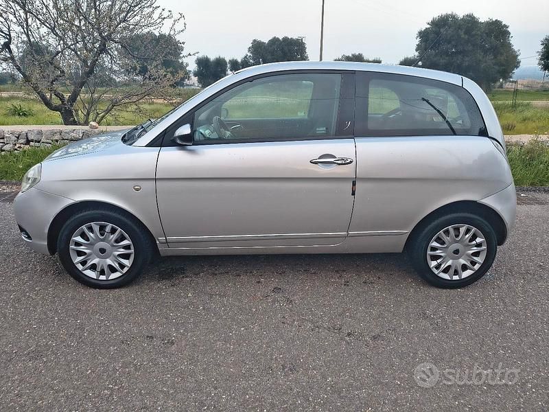 Usata Lancia Ypsilon 90 CV (66 kW) 2006 Grigio Utilitaria