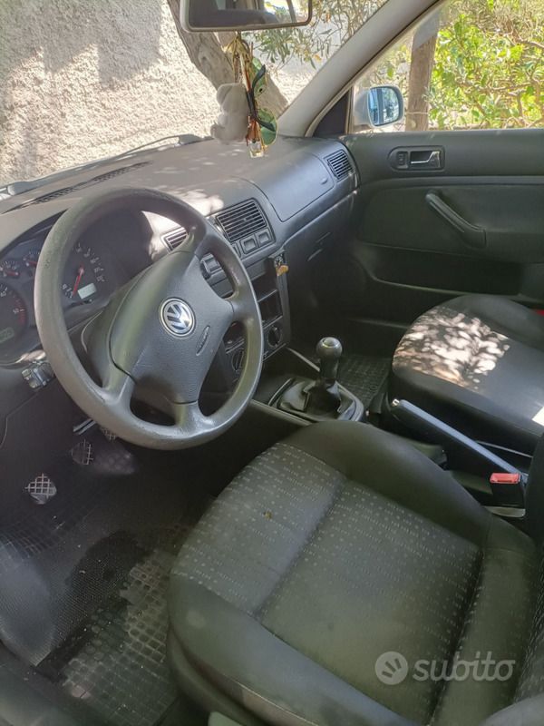 Usata VW Golf IV 101 CV (74 kW) 2001 Grigio Berlina