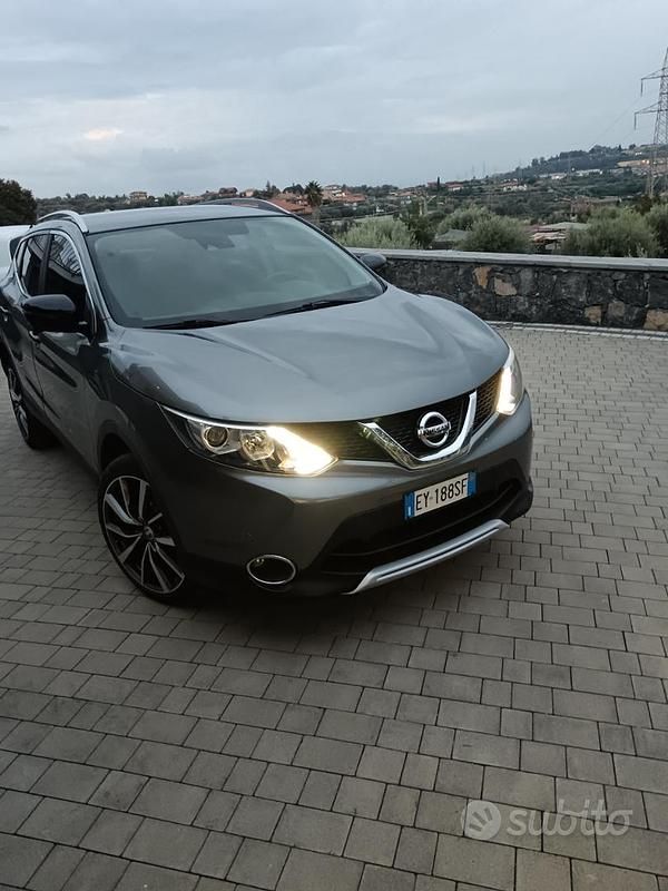 Grigio Usata 2015 Nissan Qashqai SUV | 14.500 € (Molto cara) - Immagine 1/4