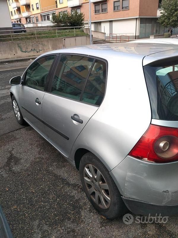 Usata VW Golf V 2004 Grigio Utilitaria