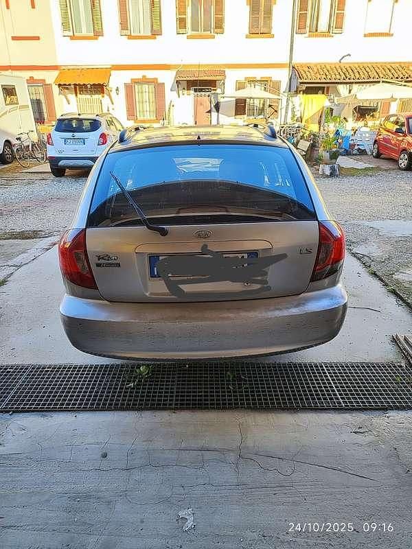 Usata Kia Rio 97 CV (71 kW) 2004 Berlina