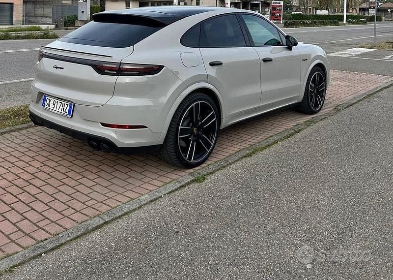 Usata Porsche Cayenne Platinum Edition 440 CV (323 kW) 2022 Grigio SUV