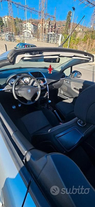 Usata Peugeot 207 CC 112 CV (82 kW) 2010 Grigio Cabrio