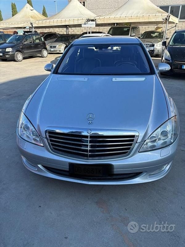 Argento Usata 2006 Mercedes S320 Tre volumi | 8000 € (Buon prezzo) - Immagine 1/4