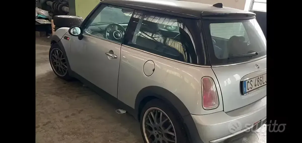 Usata Mini Cooper 170 CV (125 kW) 2005 Grigio Utilitaria