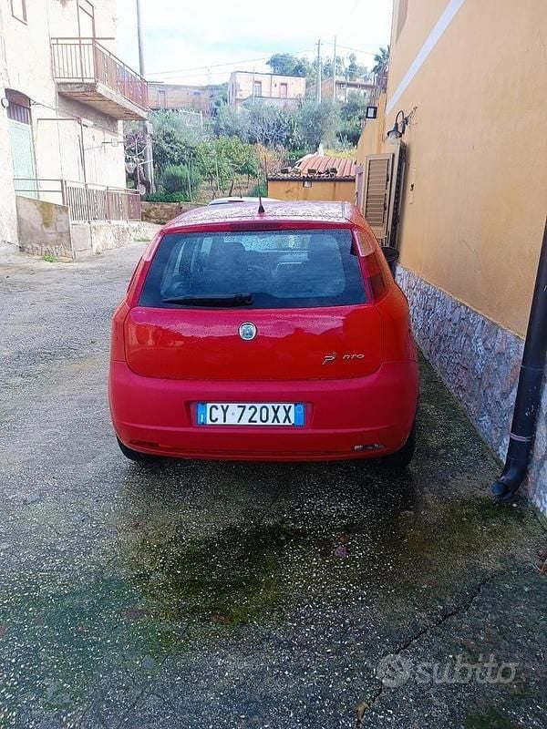 Usata Fiat Grande Punto 90 CV (66 kW) 2006 Rosso Utilitaria