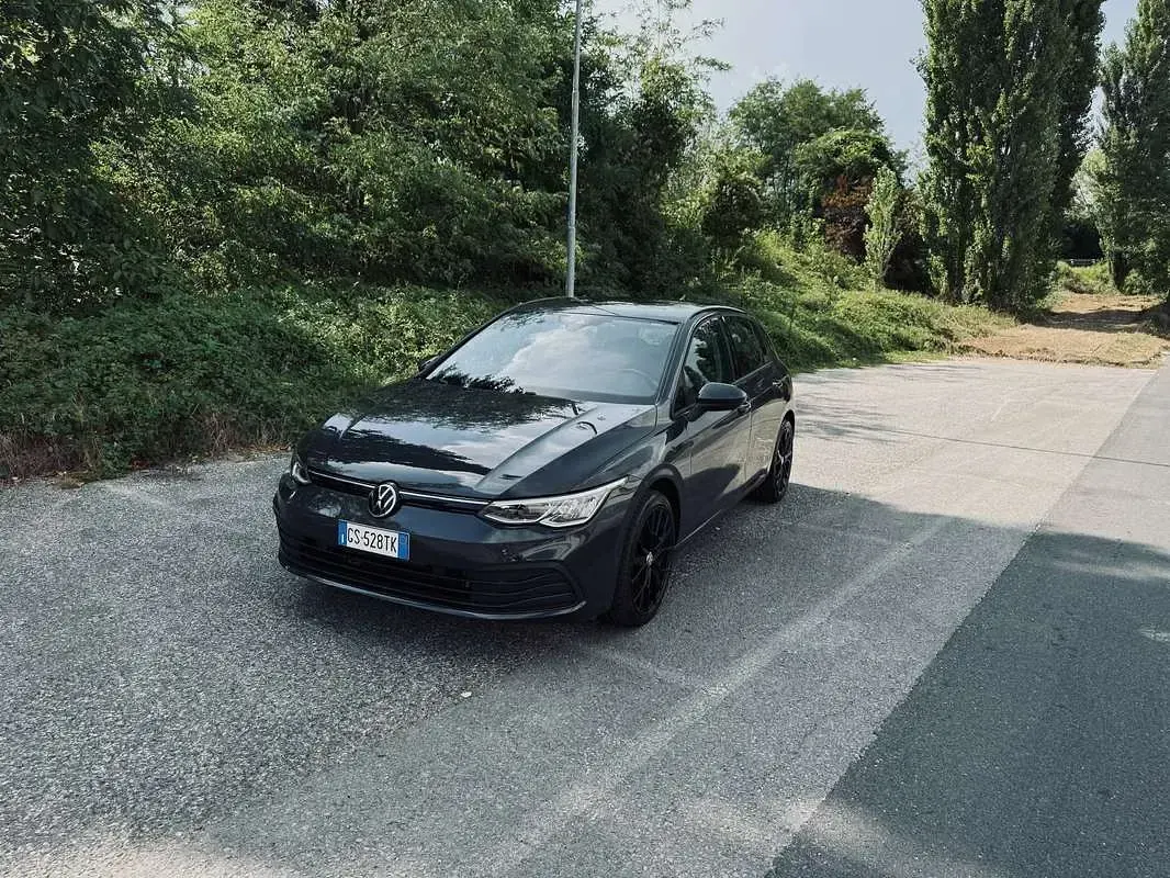 Usata VW Golf VIII Life 131 CV (96 kW) 2020 Grigio Berlina