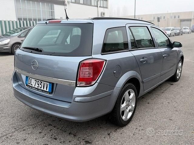 Usata Opel Astra Enjoy 116 CV (85 kW) 2008 Grigio Station wagon