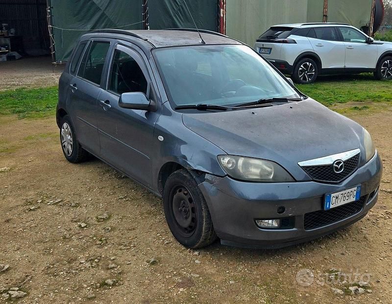 Usata Mazda 2 75 CV (55 kW) 2004 Grigio Utilitaria