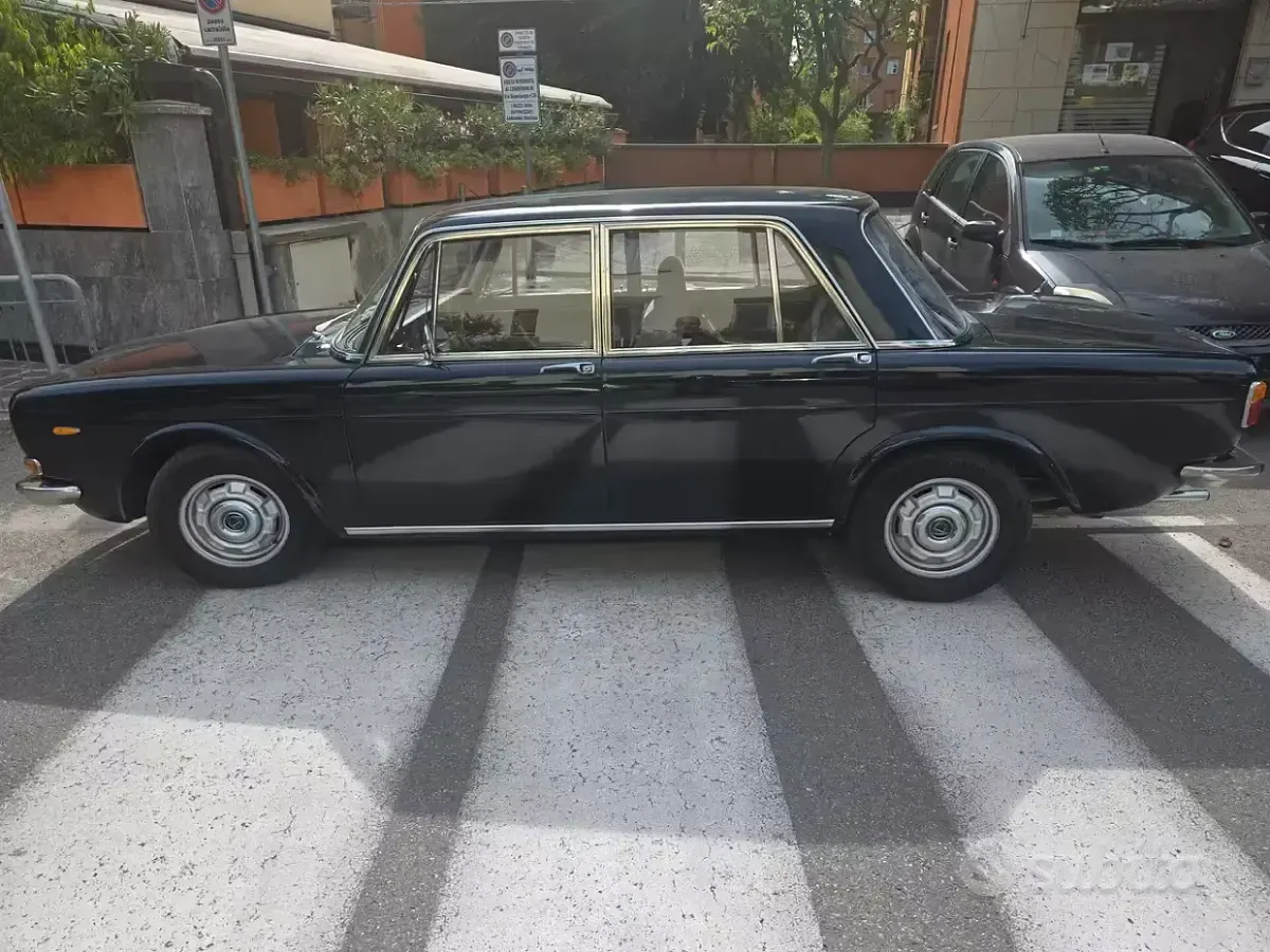 Usata Lancia 2000 116 CV (85 kW) 1970 Blu Berlina