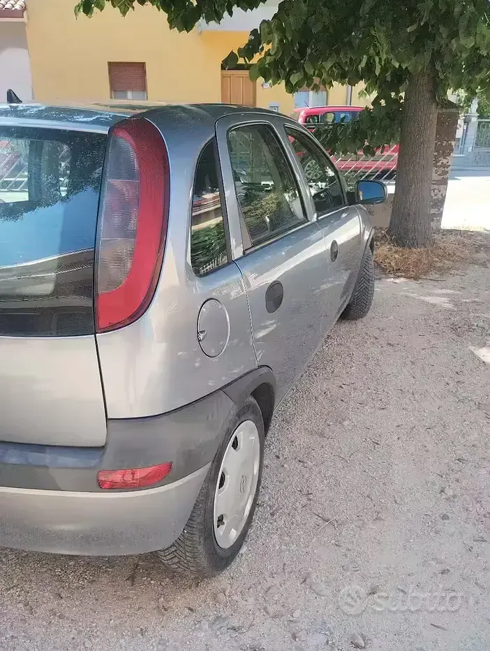 Usata Opel Corsa 58 CV (42 kW) 2003 Grigio Utilitaria