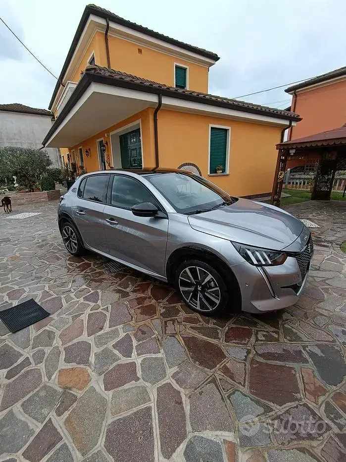 Usata Peugeot 208 100 CV (73 kW) 2022 Grigio Utilitaria