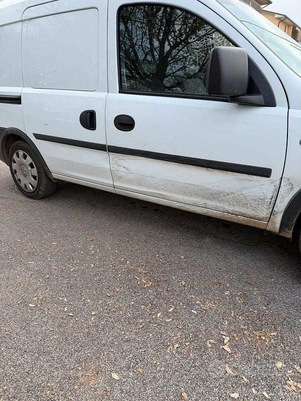 Usata Opel Combo 95 CV (69 kW) 2009 Bianco Monovolume
