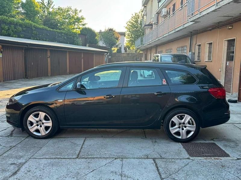 Usata Opel Astra Cosmo 110 CV (80 kW) 2014 Other Station wagon