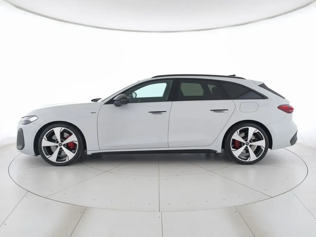 Usata Audi A5 S-Line 299 CV (219 kW) 2025 Bianco ghiaccio metallizzato Station wagon