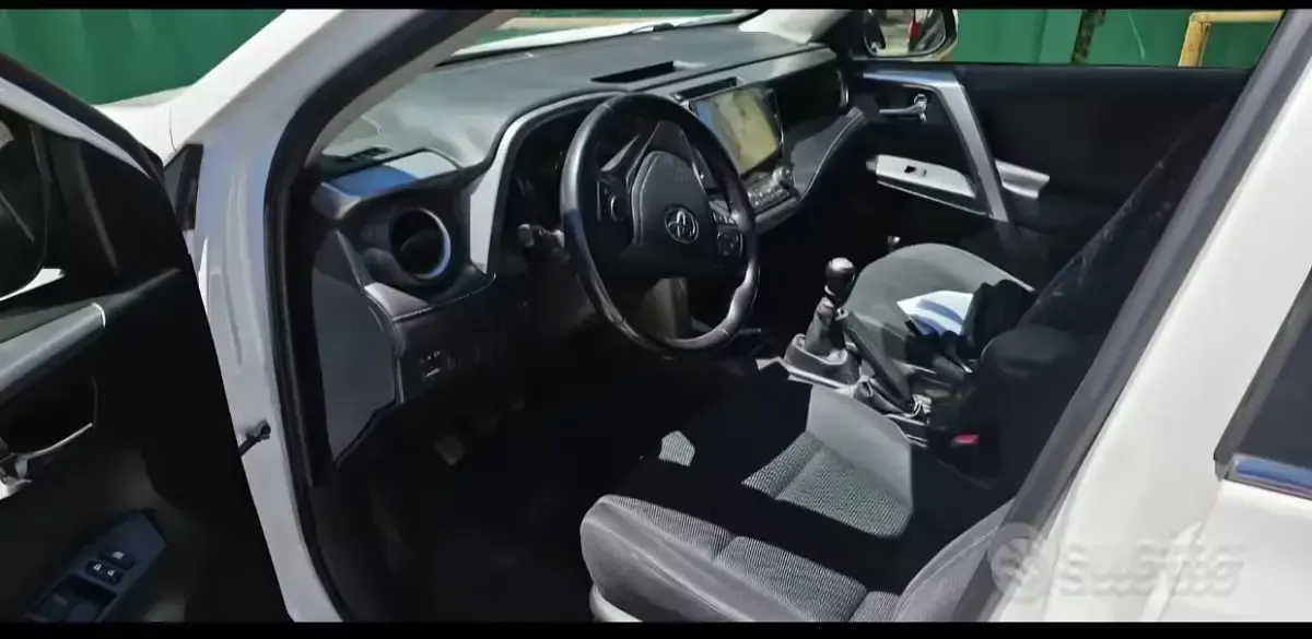 Usata Toyota RAV4 128 CV (94 kW) 2016 Bianco SUV