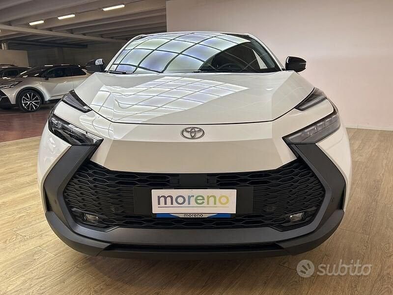 Bianco Usata 2024 Toyota C-HR Trend SUV | 33.490 € (Buon prezzo) - Immagine 1/4