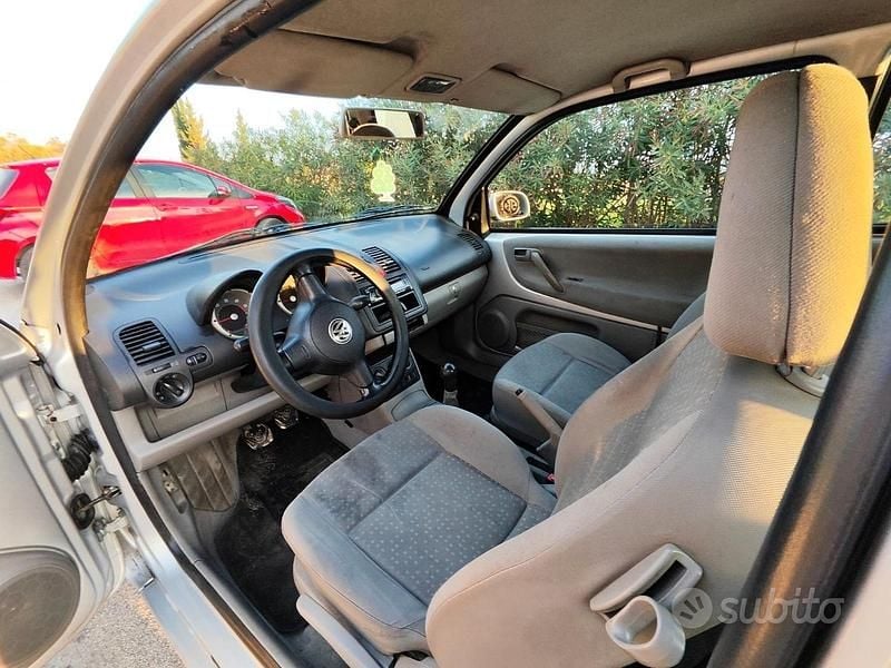 Usado VW Lupo 75 CV (55 kW) 2002 Gris Utilitario