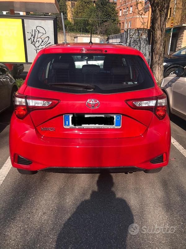 Usata Toyota Yaris 107 CV (78 kW) 2019 Rosso Berlina