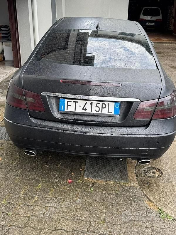 Usata Mercedes E350 231 CV (169 kW) 2009 Nero Coupé