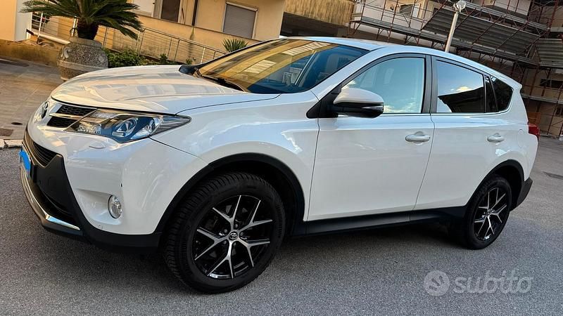 Usata Toyota RAV4 Lounge 150 CV (110 kW) 2014 Bianco SUV