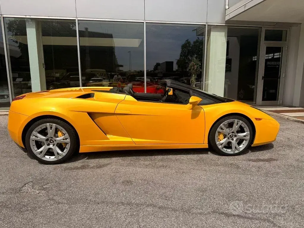 Usata Lamborghini Gallardo 518 CV (380 kW) 2006 Giallo Cabrio