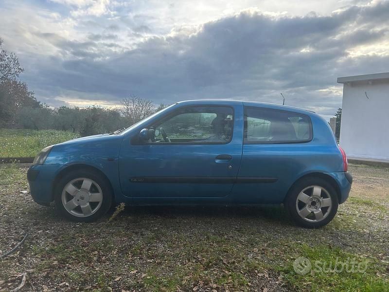 Usata Renault Clio II 2002 Blu Berlina