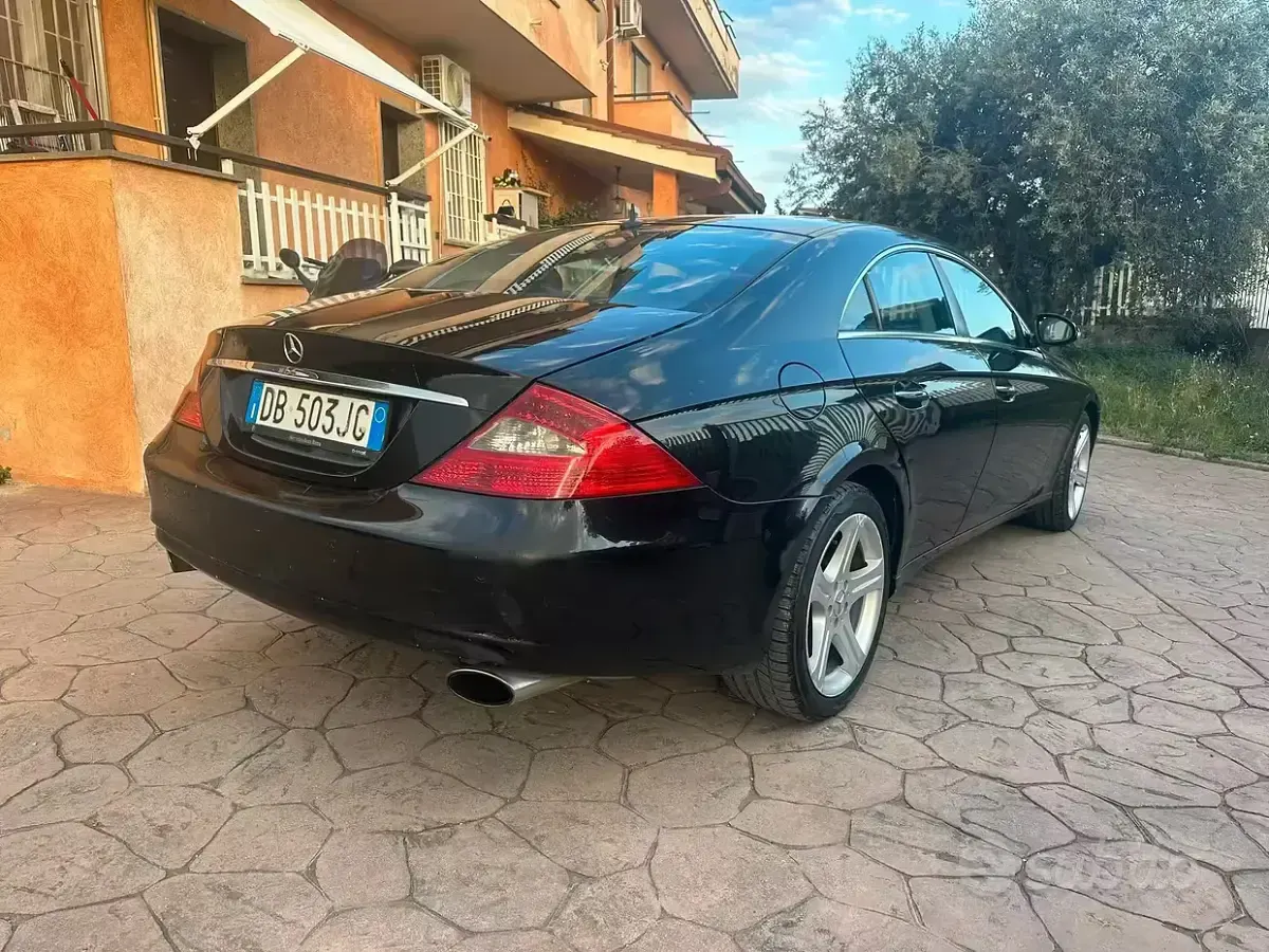 Usata Mercedes CLS320 224 CV (164 kW) 2006 Nero Coupé