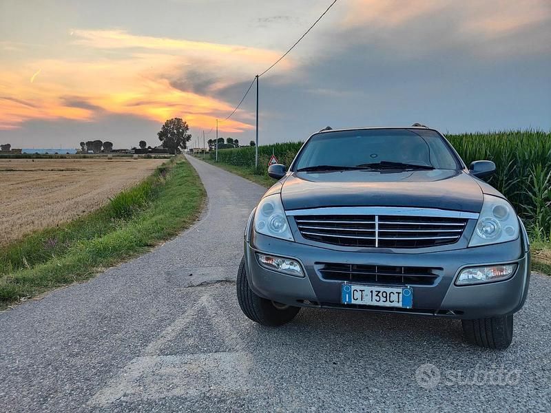 Usata SsangYong Rexton 165 CV (121 kW) 2005 Grigio SUV