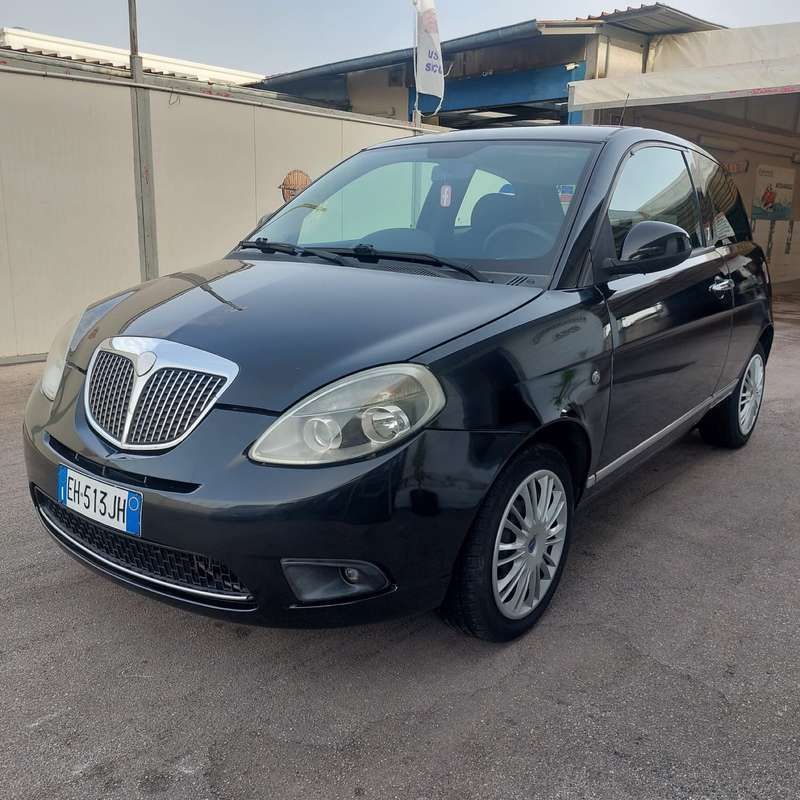 Usata Lancia Ypsilon 75 CV (55 kW) 2011 Nero Utilitaria