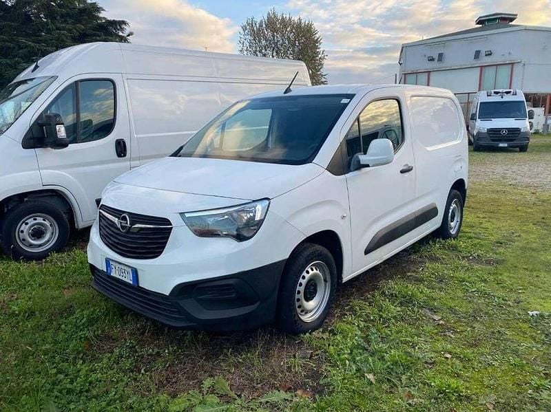 Usata Opel Combo Edition 101 CV (74 kW) 2019 Bianco Monovolume