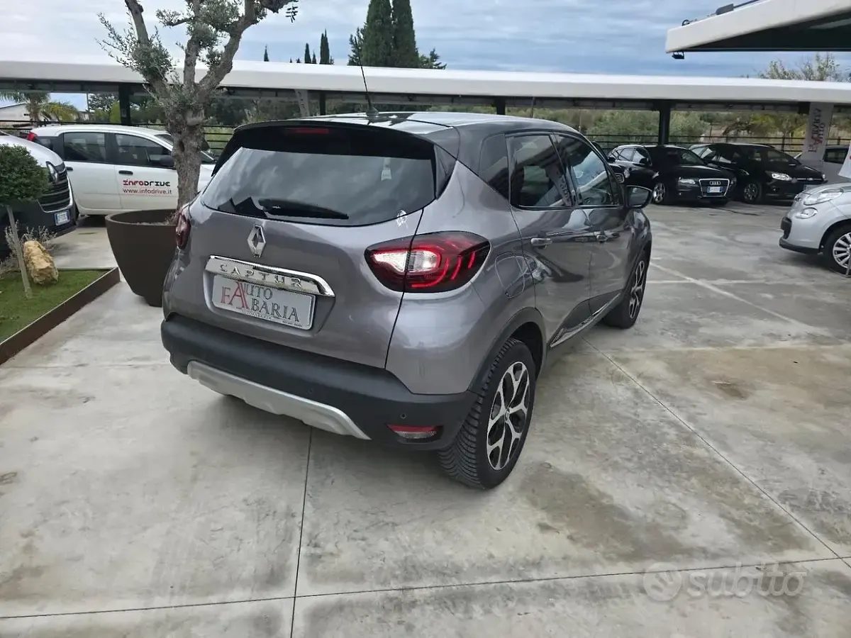 Usata Renault Captur Intens 90 CV (66 kW) 2018 Grigio SUV
