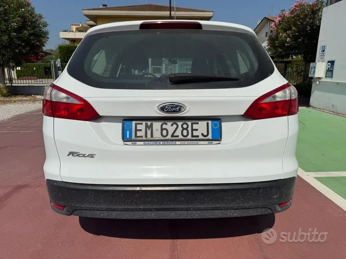 Usata Ford Focus 115 CV (84 kW) 2012 Bianco Station wagon