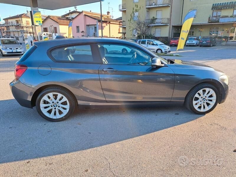 Usata BMW 118 143 CV (105 kW) 2012 Grigio Utilitaria