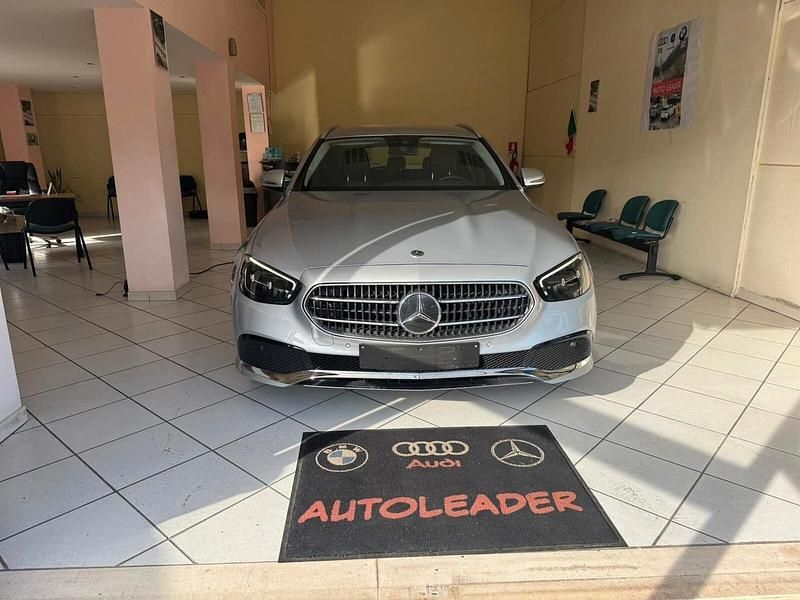 Usata Mercedes E300 Premium Plus 194 CV (142 kW) 2020 Grigio Station wagon