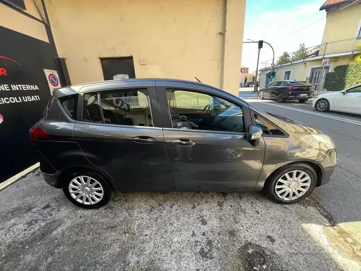 Usado Ford B-MAX Titanium 105 CV (77 kW) 2016 Gris Monovolumen