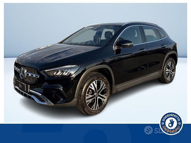Argento metallizzato Usata 2025 Mercedes GLA200 Advanced Plus SUV | 44.900 € (Buon prezzo) - Immagine 1/3