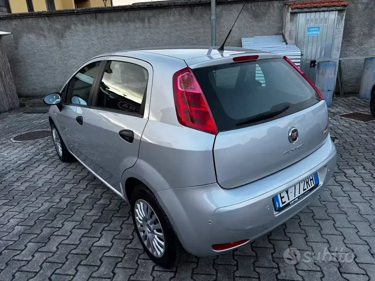 Usata Fiat Punto 77 CV (56 kW) 2015 Grigio Utilitaria
