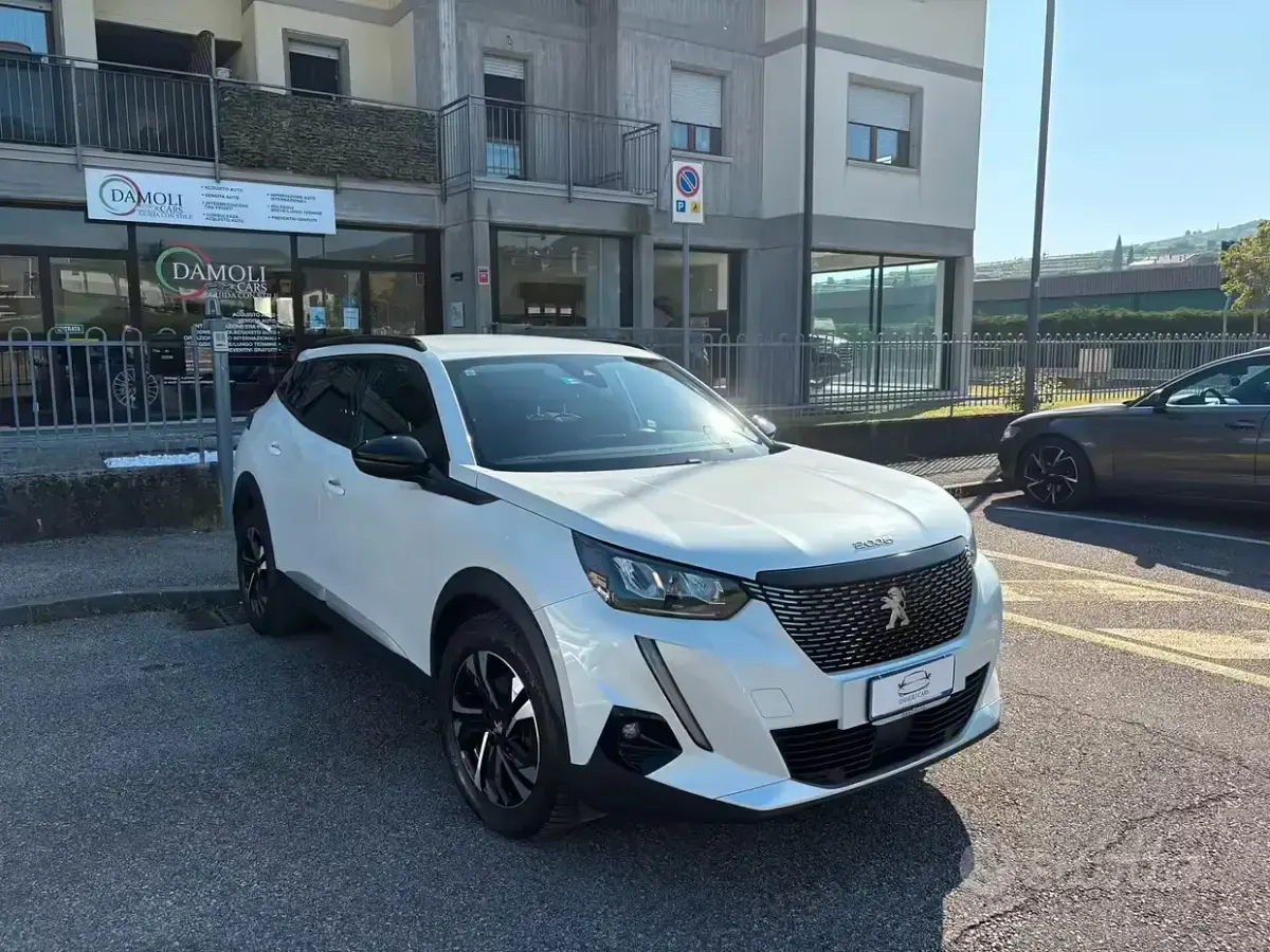 Usata Peugeot 2008 GT-line 131 CV (96 kW) 2022 Bianco SUV
