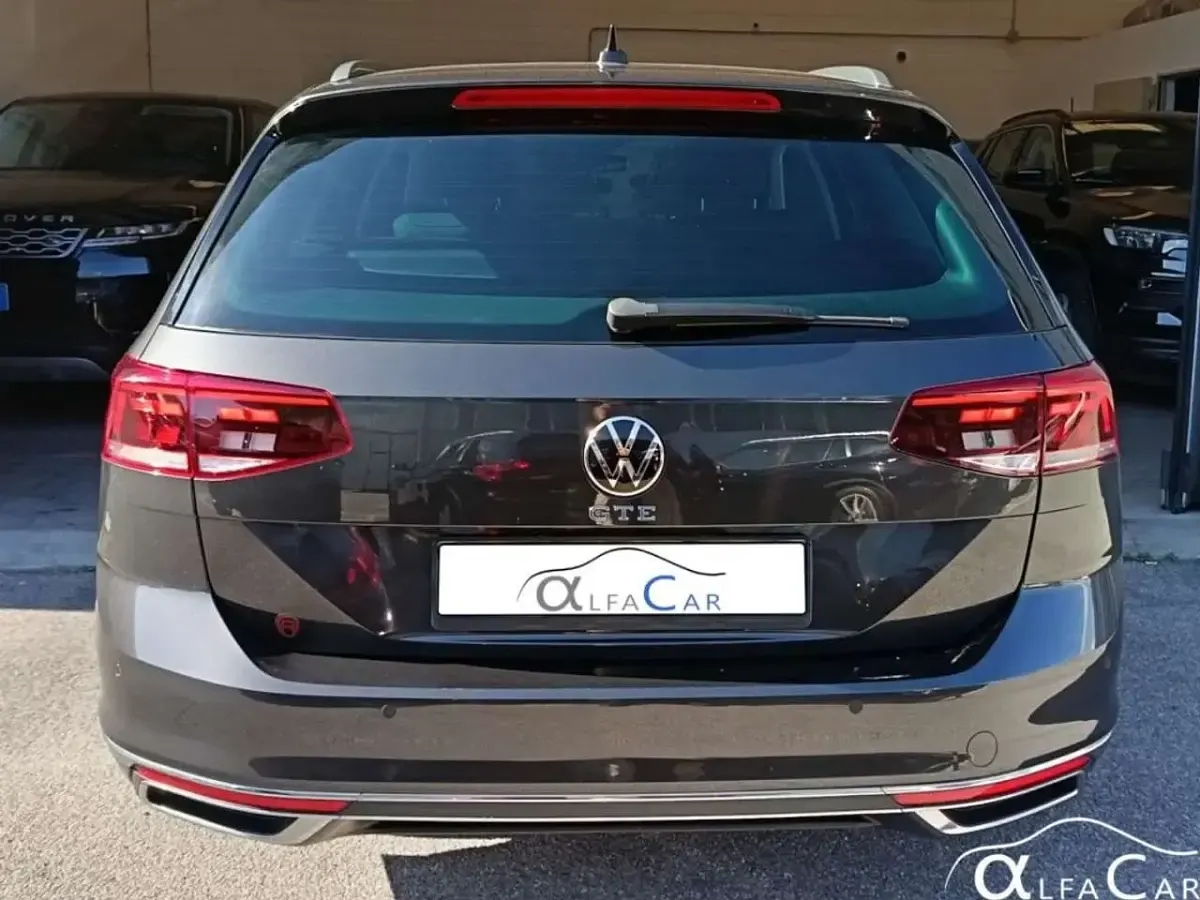 Usata VW Passat GTE 156 CV (114 kW) 2022 Manganese grey Station wagon