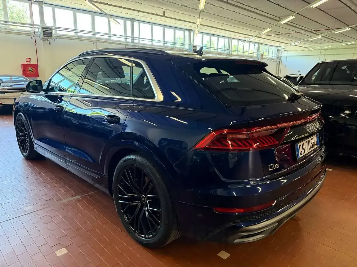 Usata Audi Q8 Sport 286 CV (210 kW) 2023 Blu/azzurro SUV