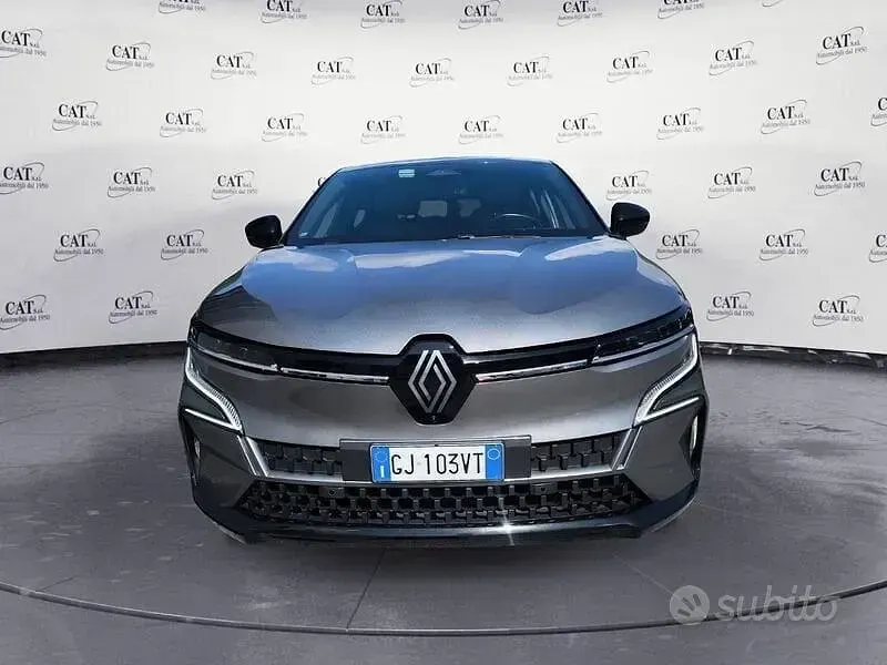 Begagnad Renault Megane E-Tech Techno 160 kW (218 HK) 2022 Grå Sedan