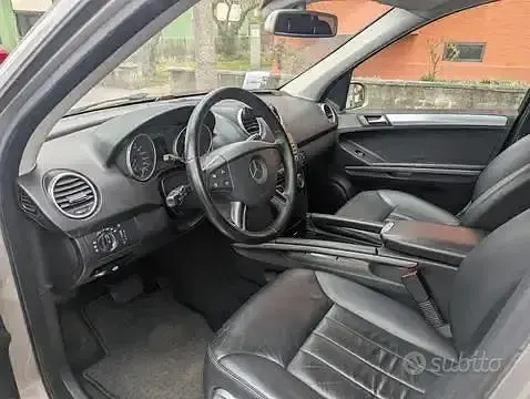 Usata Mercedes ML280 190 CV (139 kW) 2006 Grigio SUV